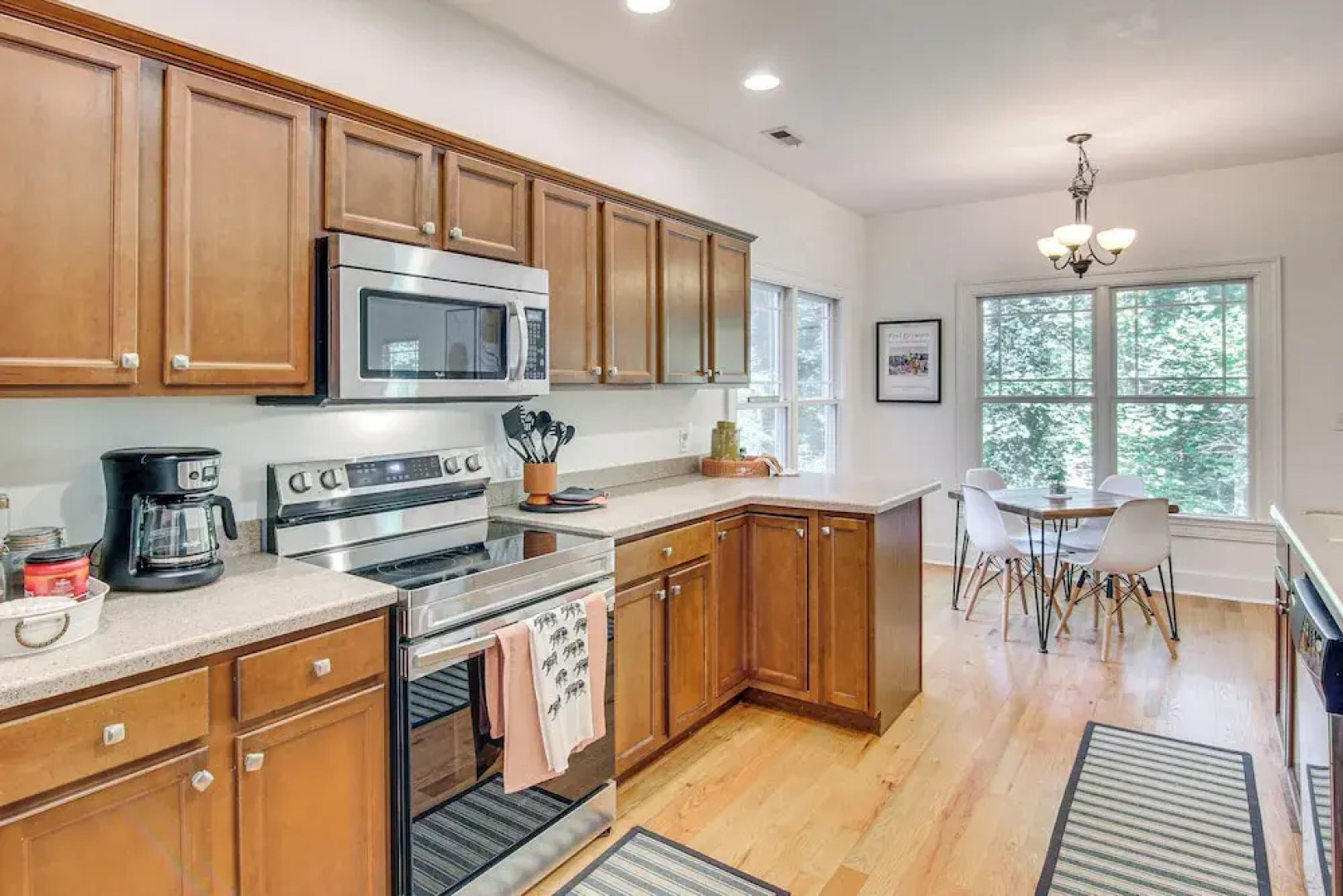 Black Mountain Hideaway w/ Hot Tub & Pool Table!