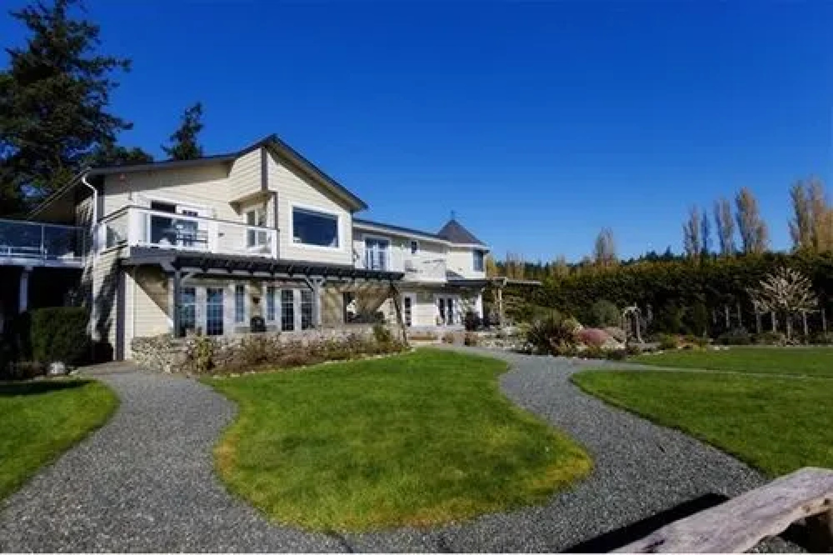 The Lodge at Weir's Beach