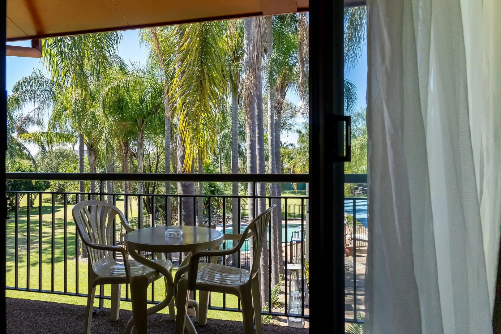 Charbonnier Motor Inn