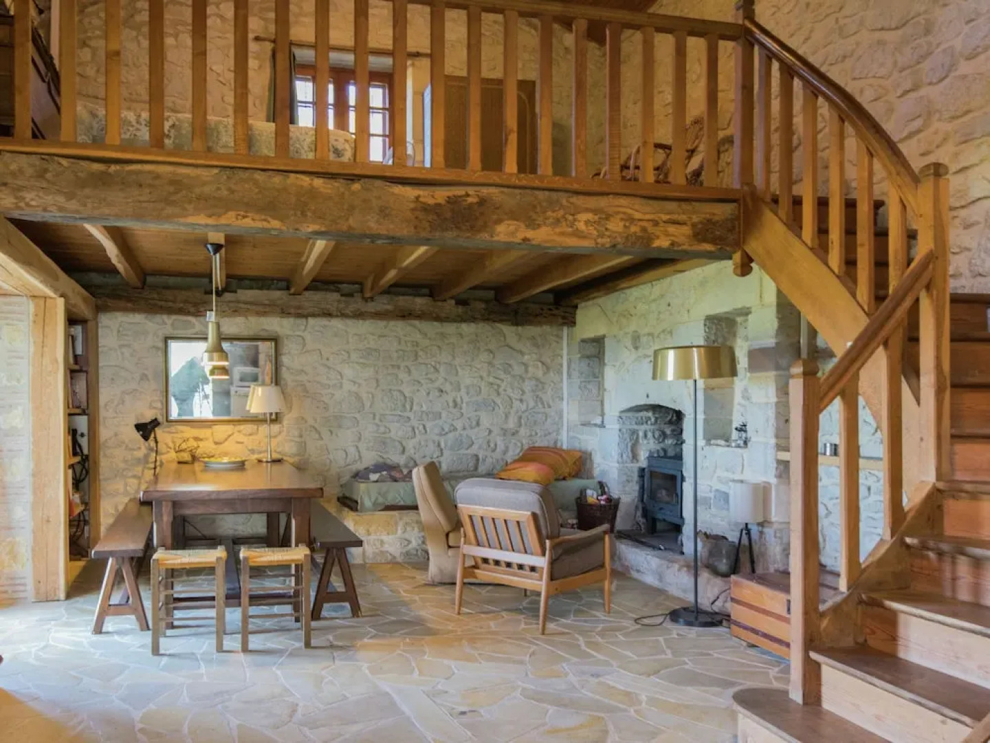 Beautiful Holiday Home in Mauroux With Swimming Pool