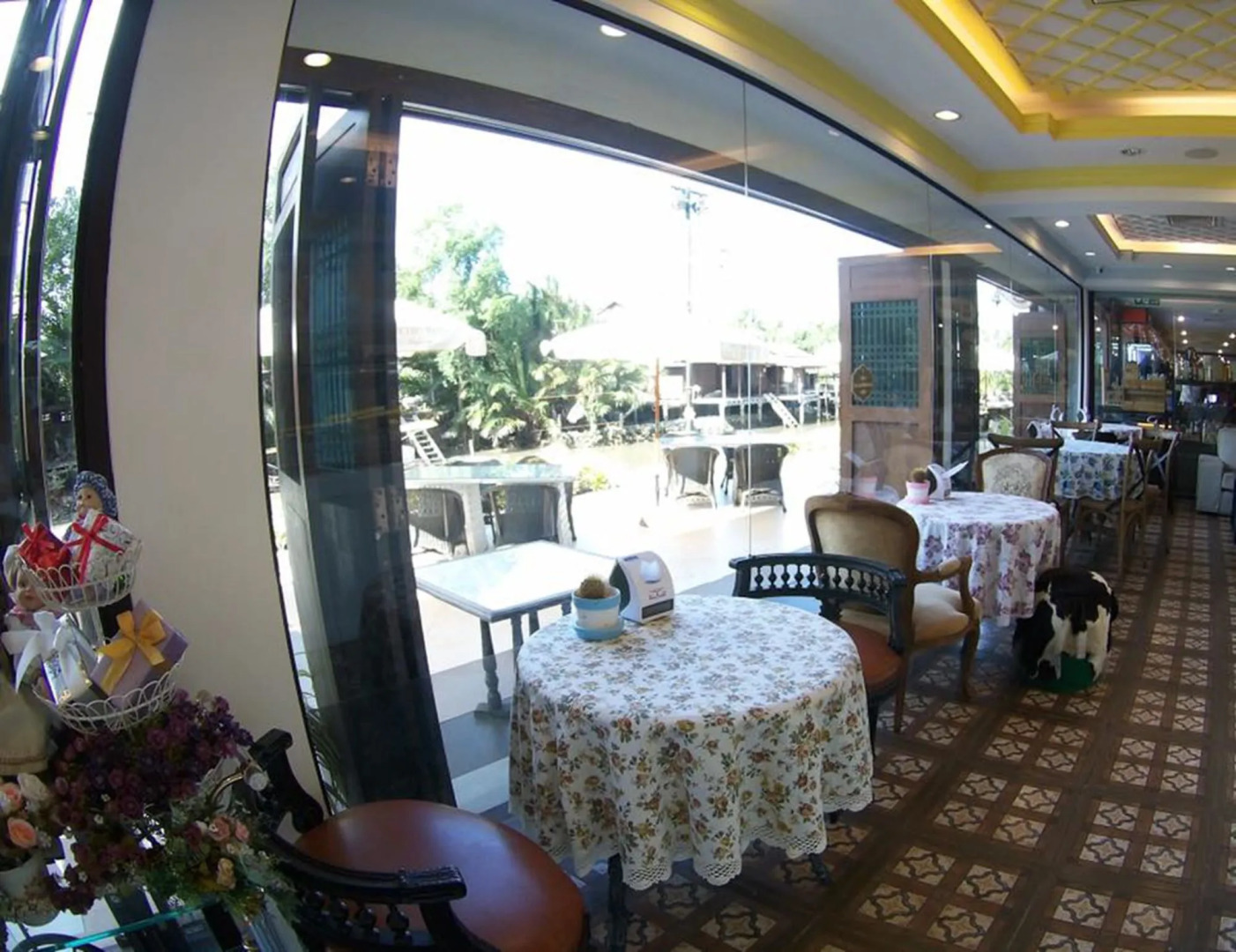 Chuchai Buri Sri Amphawa