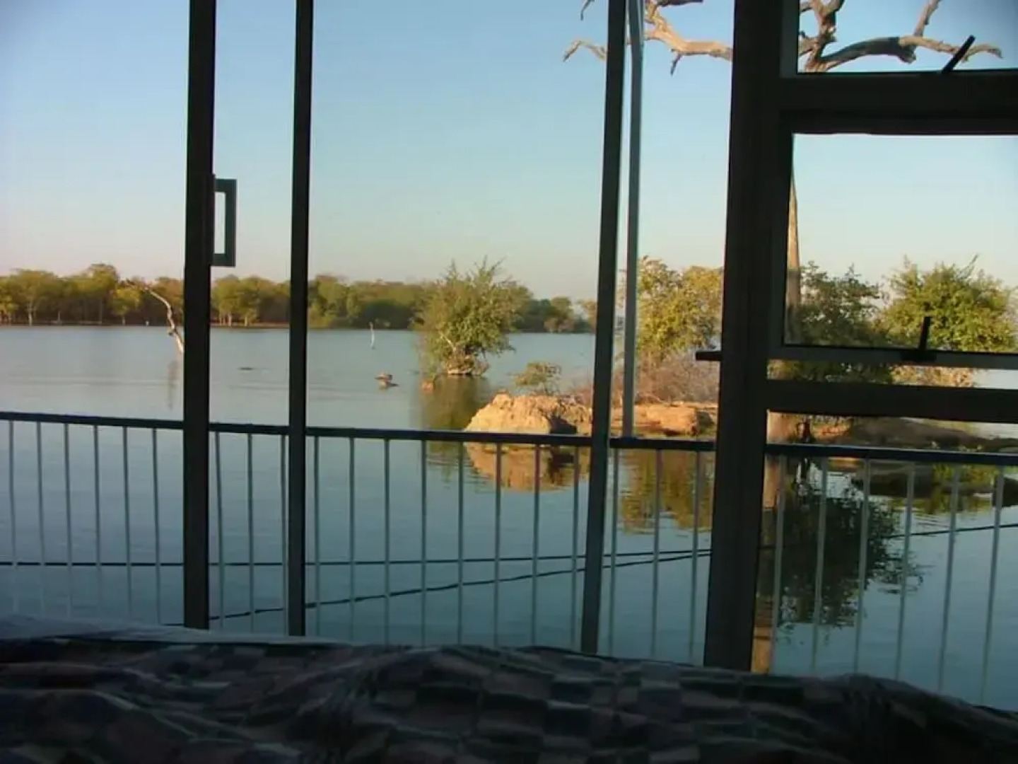 Houseboat With Aircon and Splash Pool - 2128