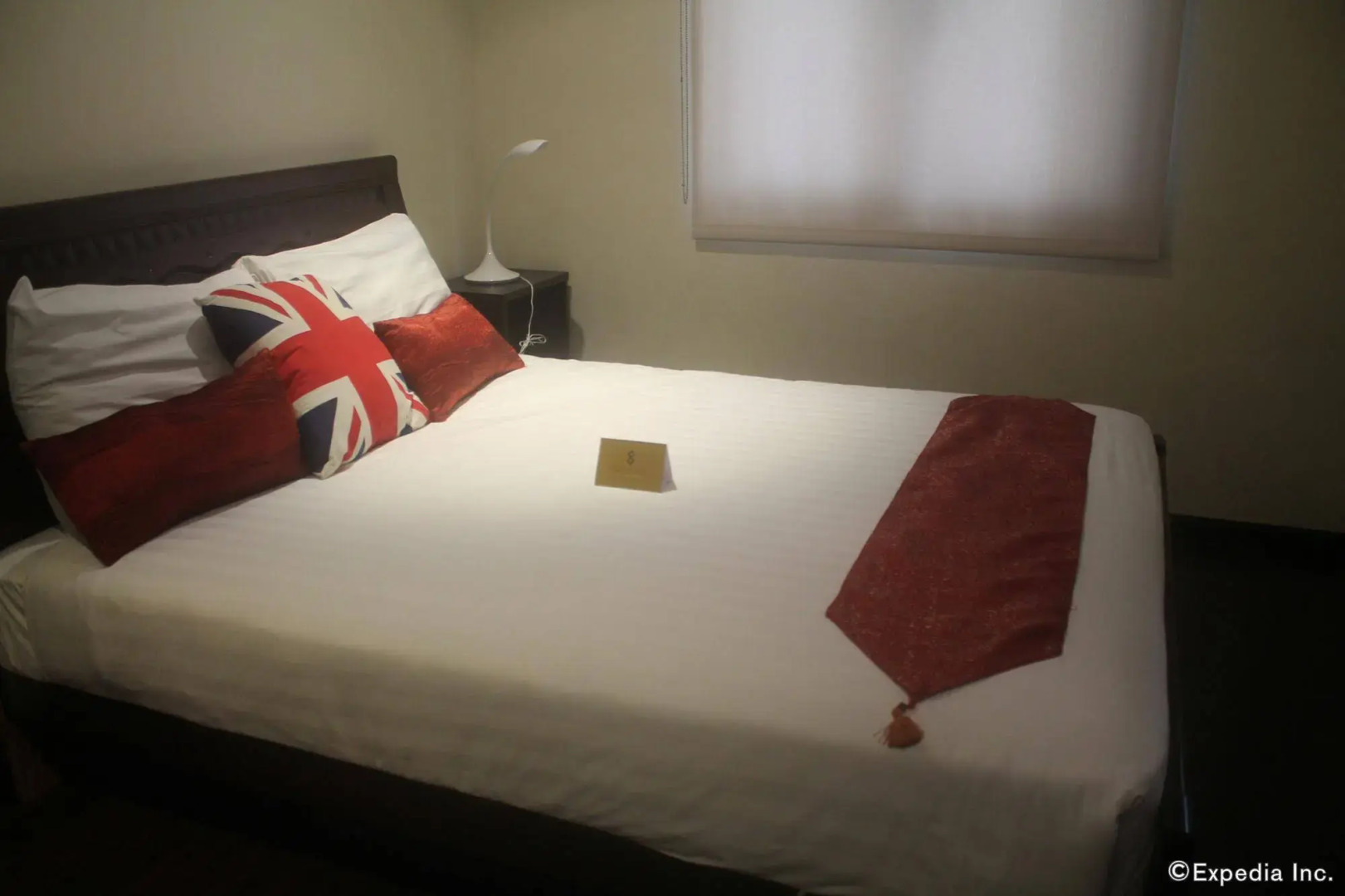 SIGLO SUITES @ The Knightsbridge Residences