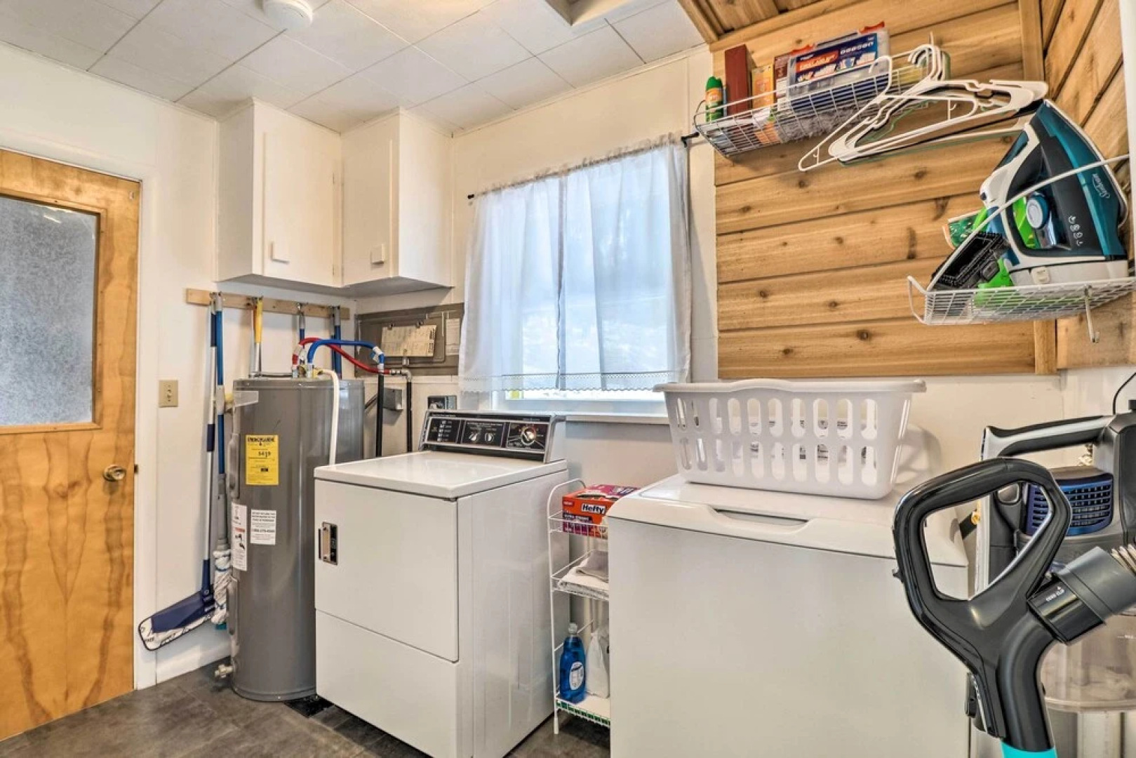 Downtown Bigfork Home w/ Fire Pit, Walk to Harbor!