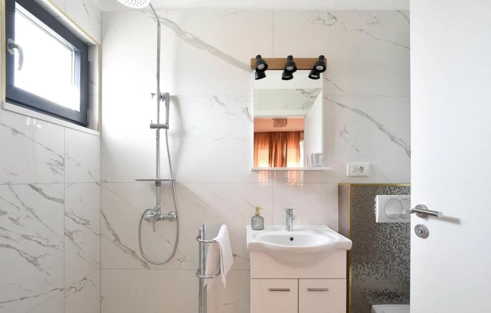 Beautiful Home in Split With 4 Bedrooms, Wifi and Outdoor Swimming Pool