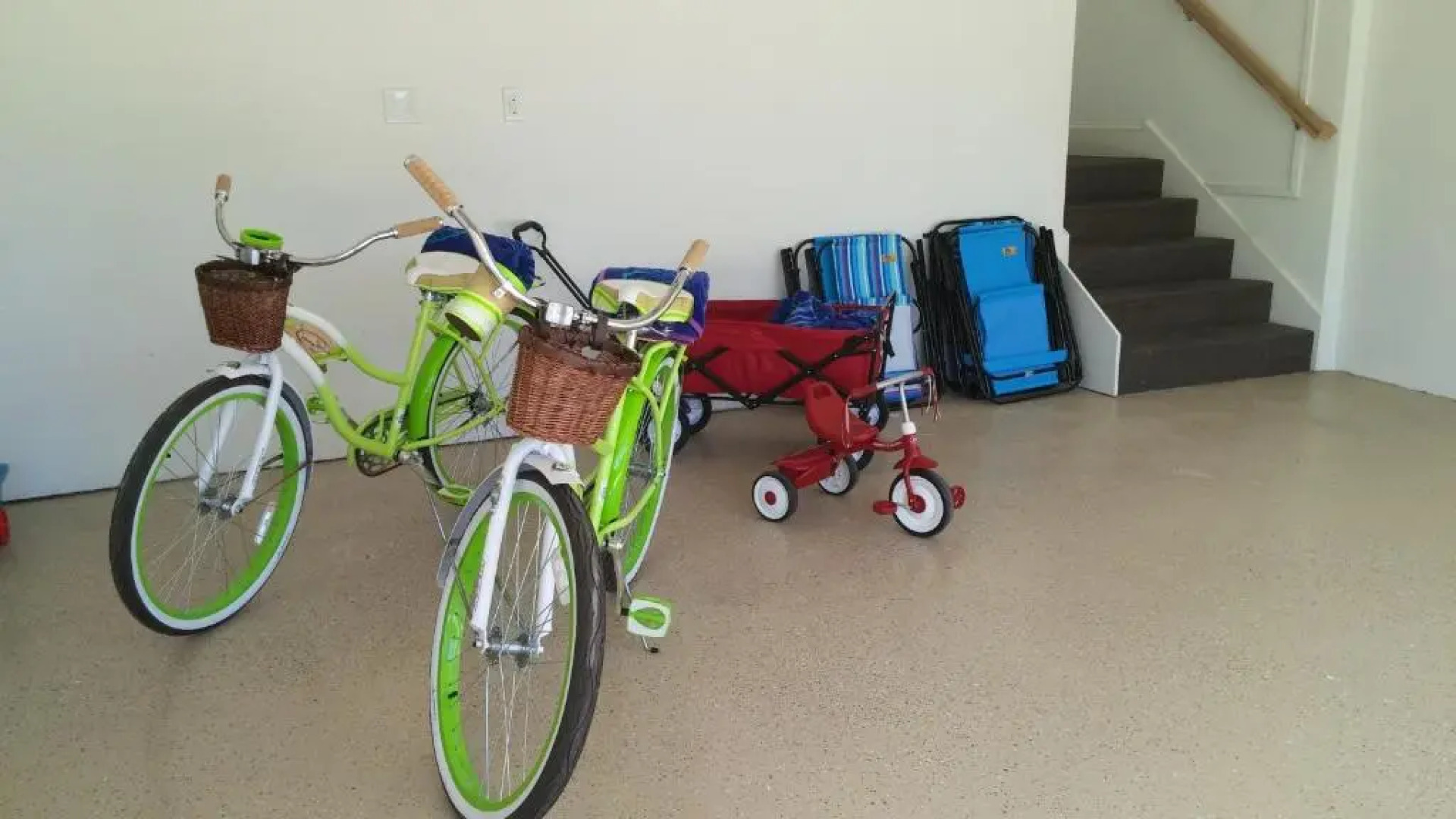 4 Bed 3 Bath BUNGALOW Heated Pool and Spa Bikes Kayaks free WiFi