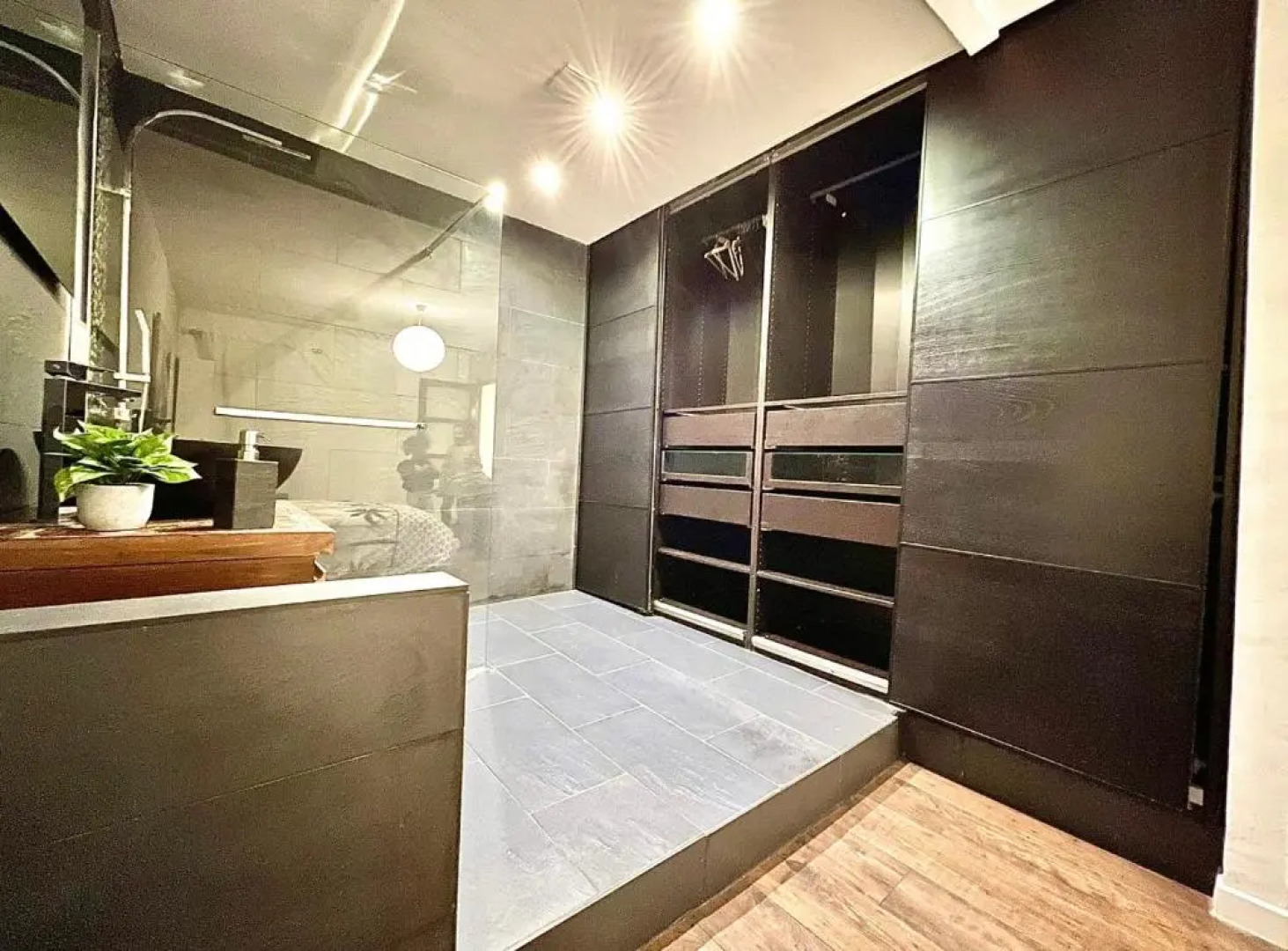 *Fontaine Moussue*Hyper Centre*T2 Standing*