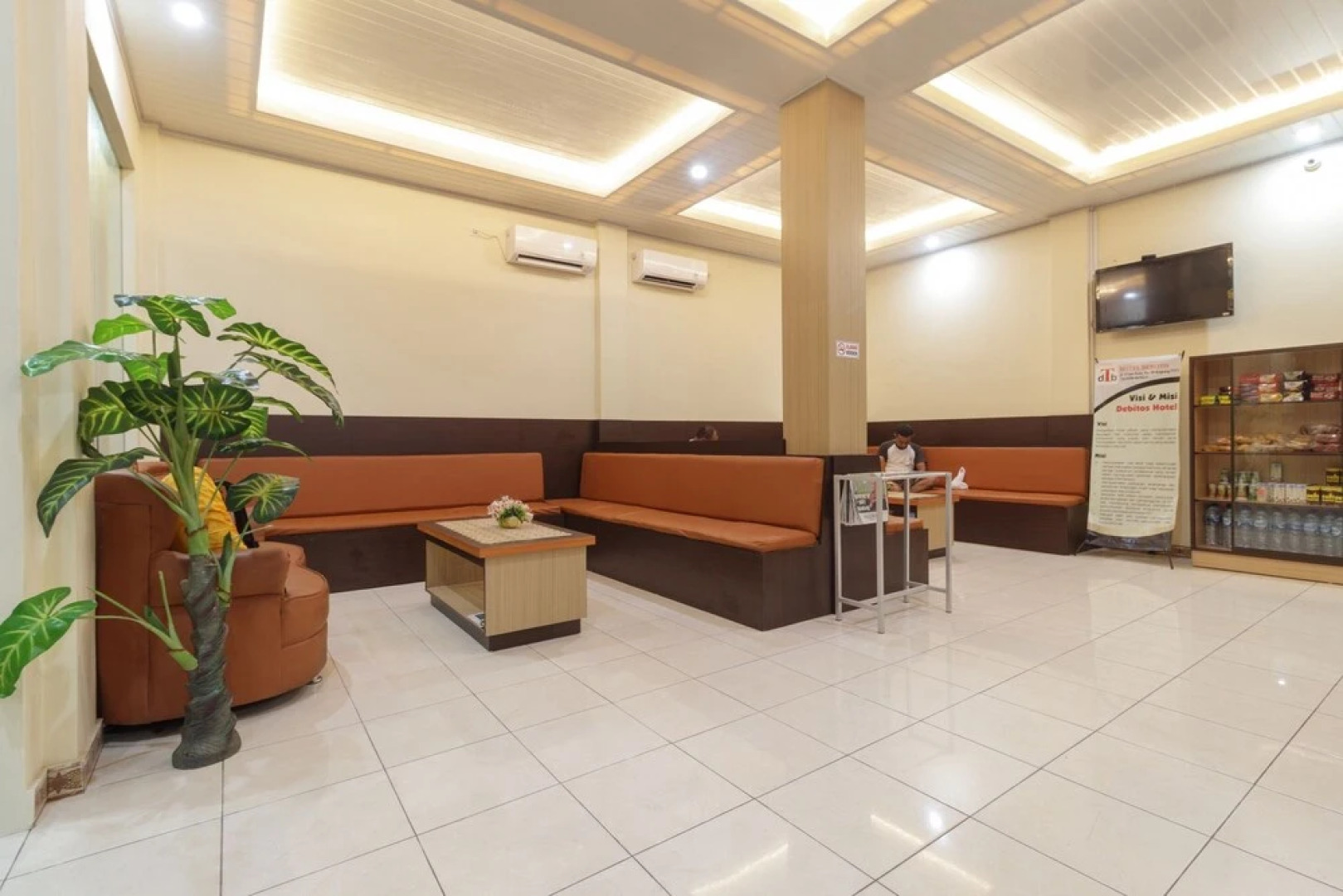 OYO 2814 Debitos Hotel