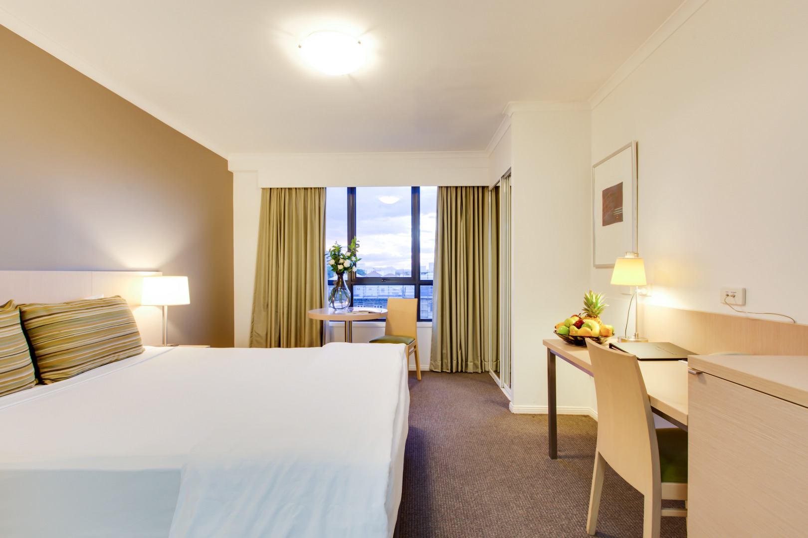 Oakbridge Hotel & Apartments