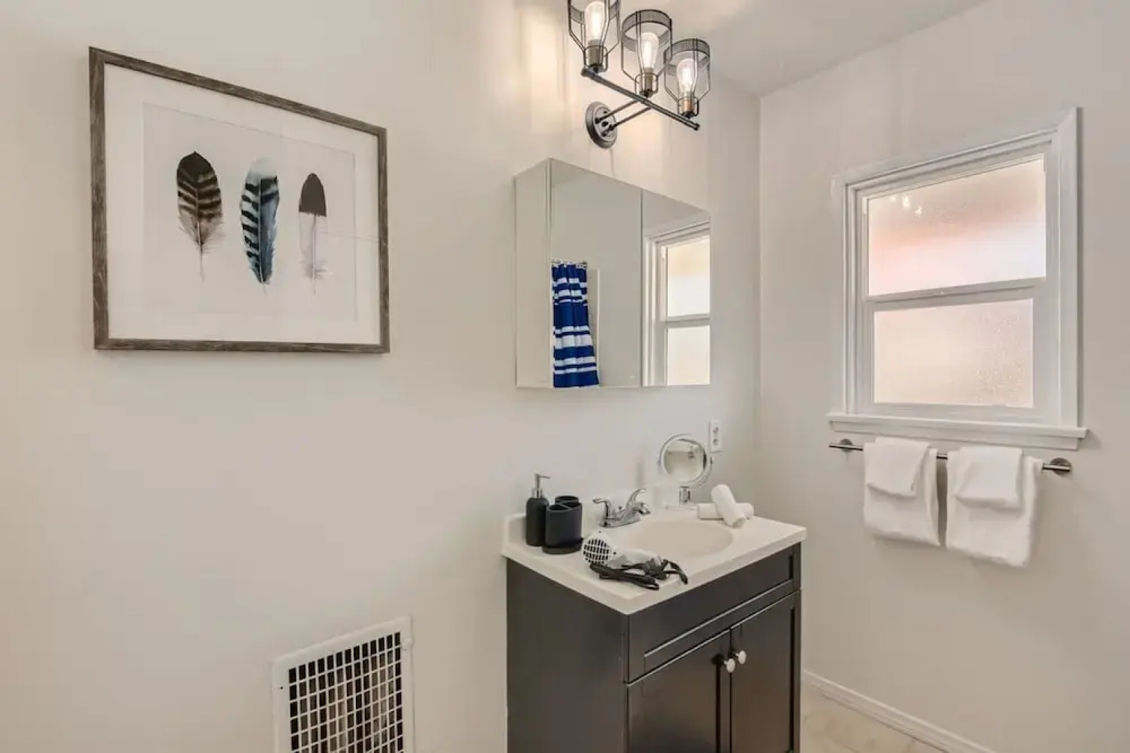 Walk to Beach - King Apt In 1 Area - AC