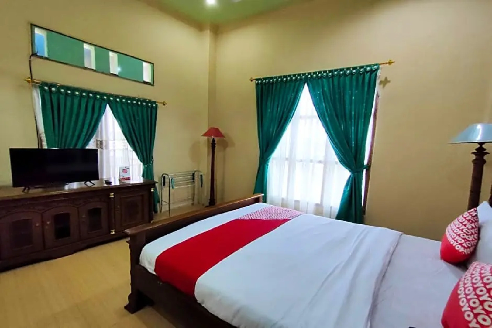 OYO 2994 Hotel Wedika