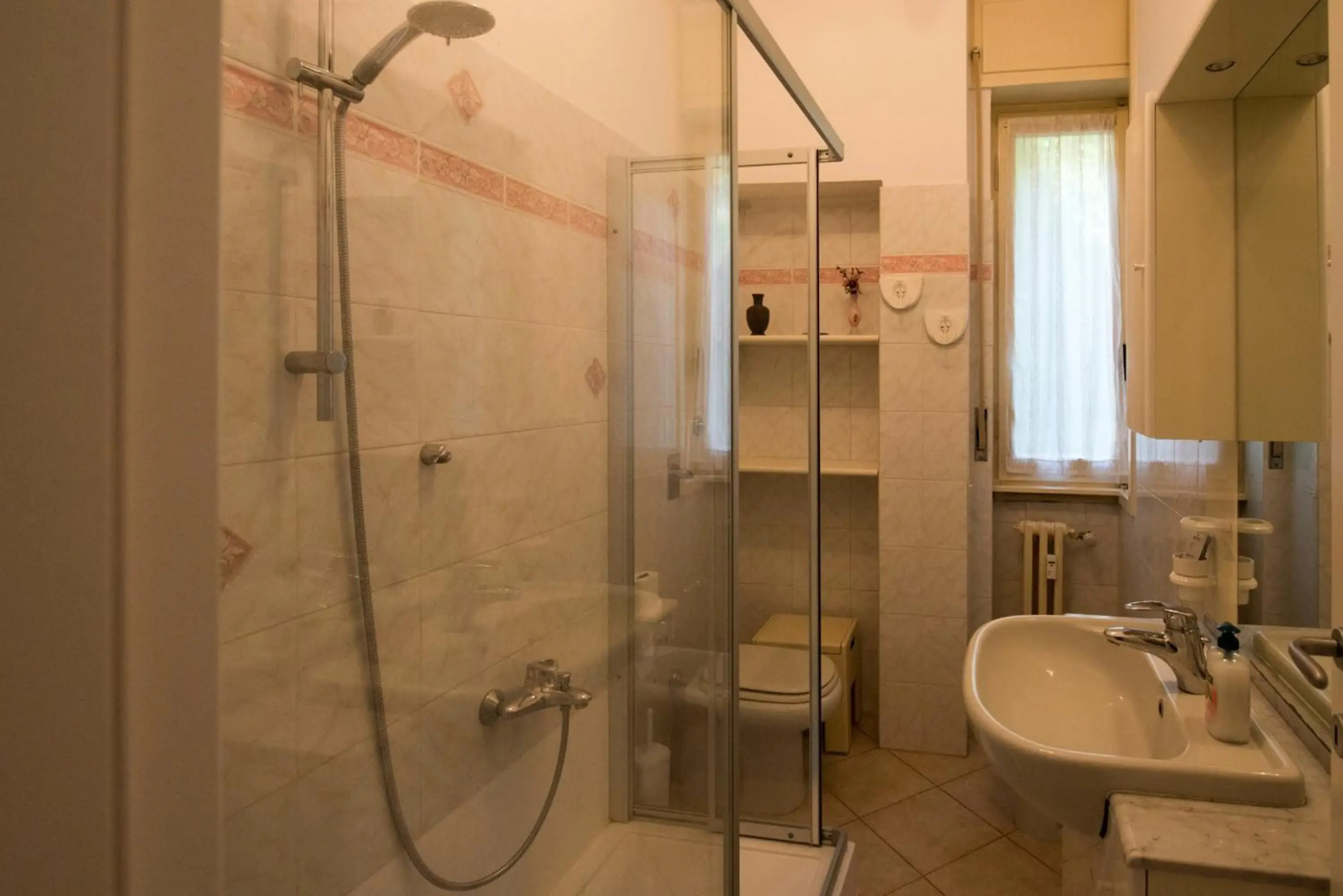 Silky House with Private Parking