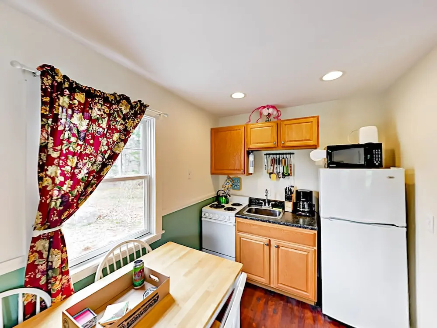 Boothbay Brewer's Cottage 2 Bedrooms 1 Bathroom Cottage