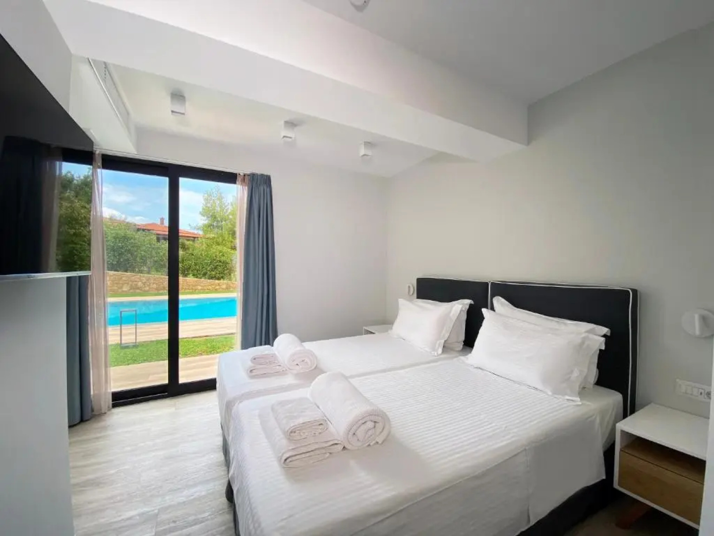 EOS Luxury Suites