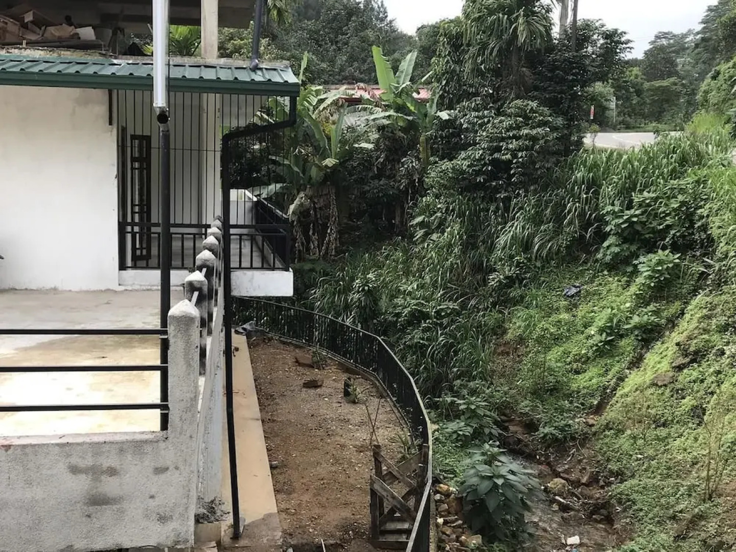 Canalside Villa & Guest House