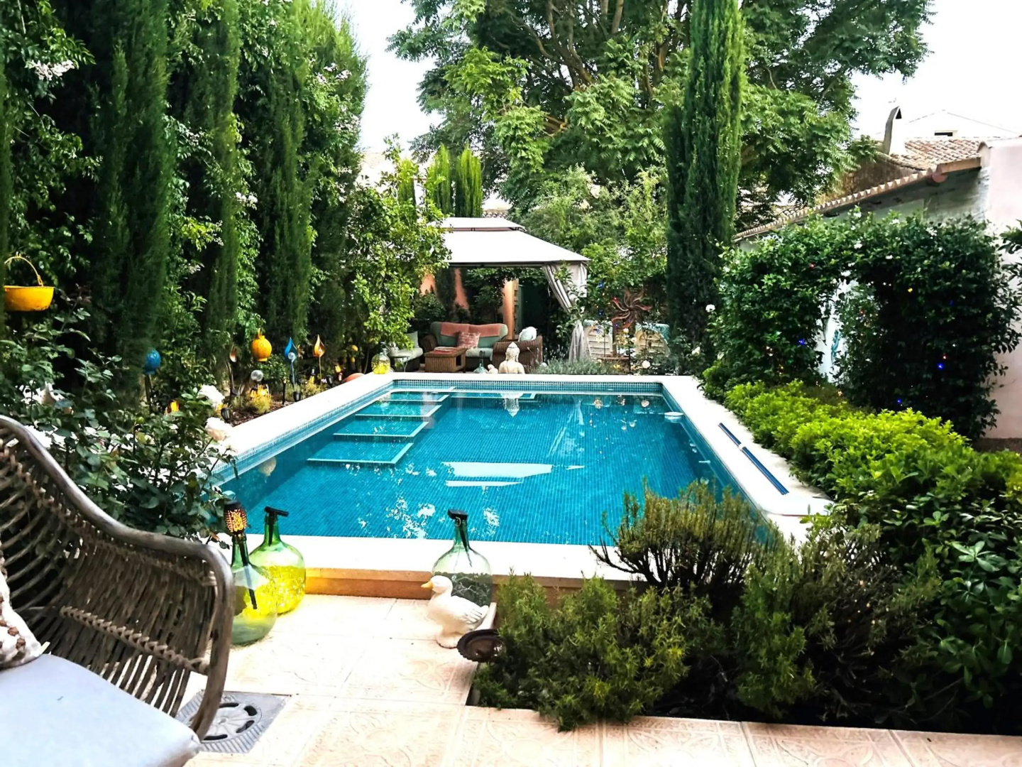 Self Catering Garden Apartment with a Private Garden and Shared Pool