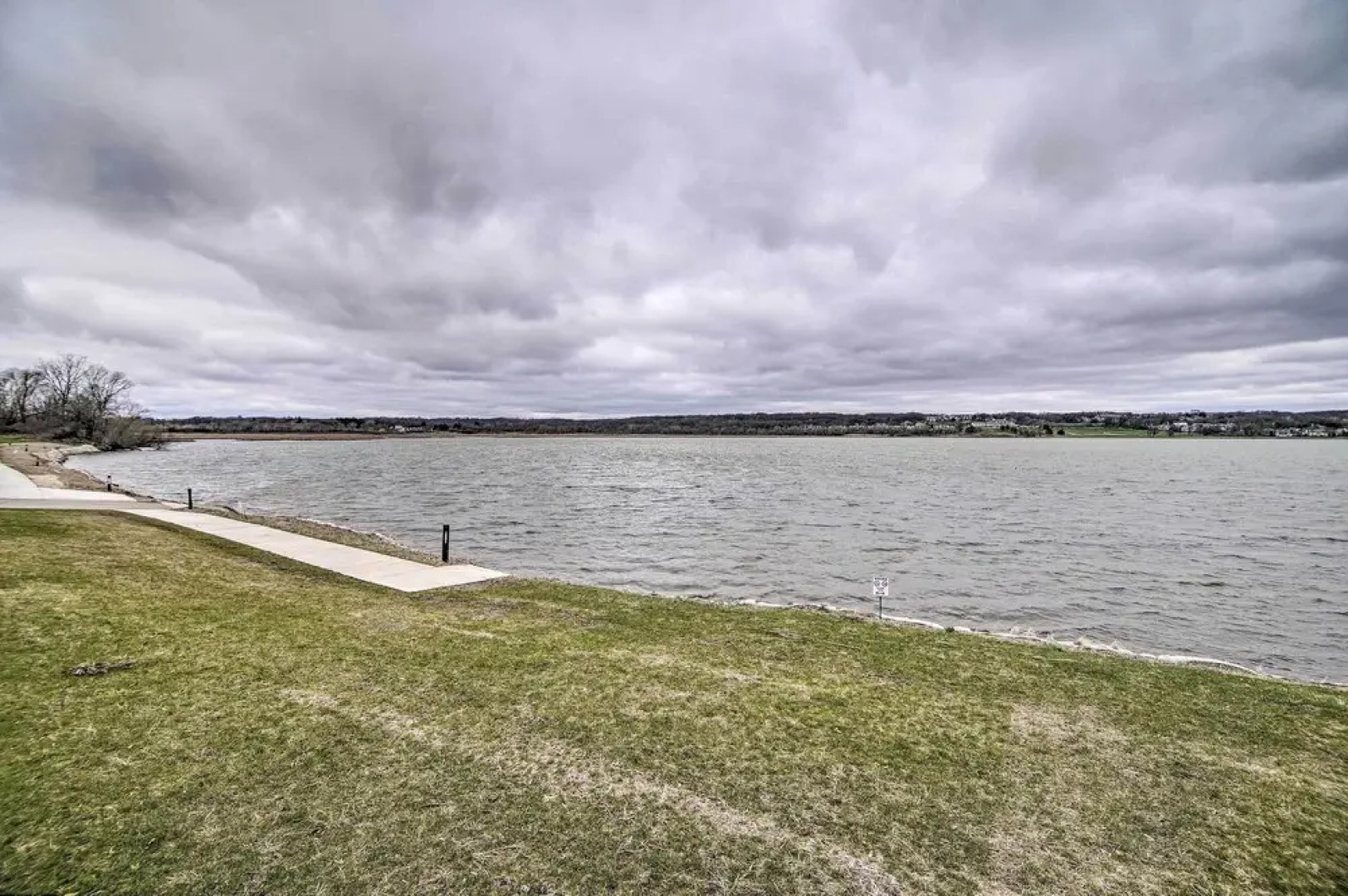 Cozy Lake Geneva Retreat With Year-round Views!