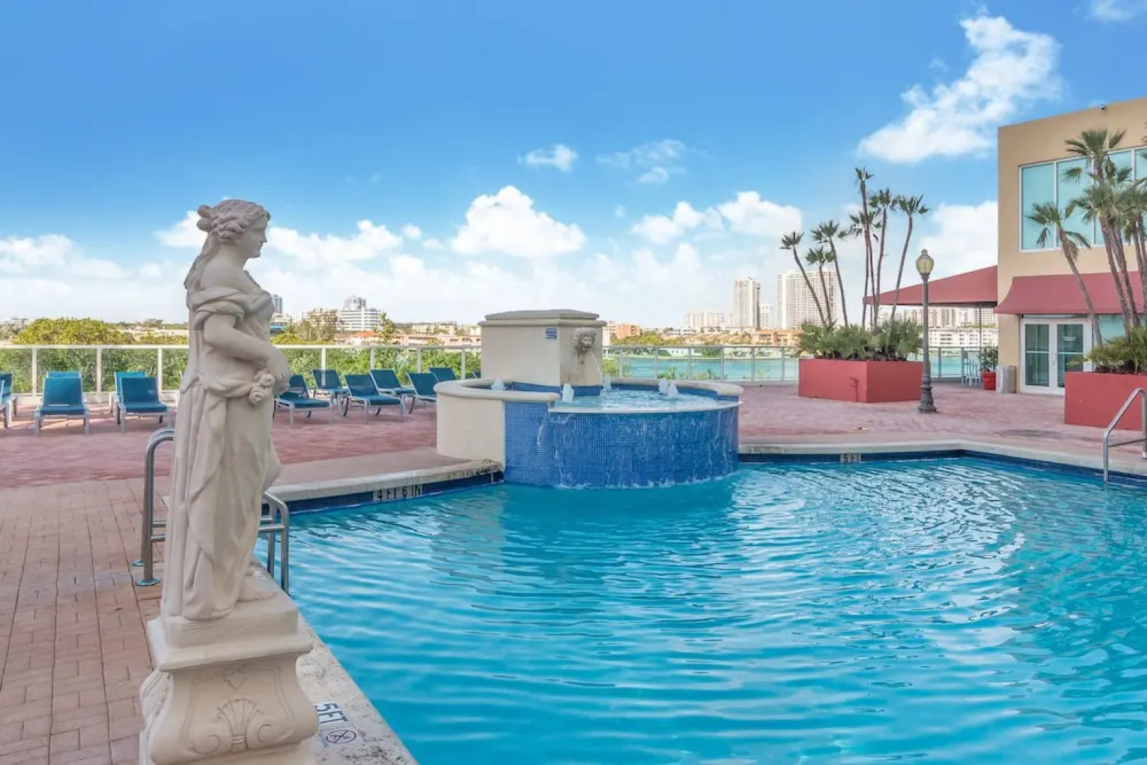 Churchill Suites Intracoastal Yacht Club