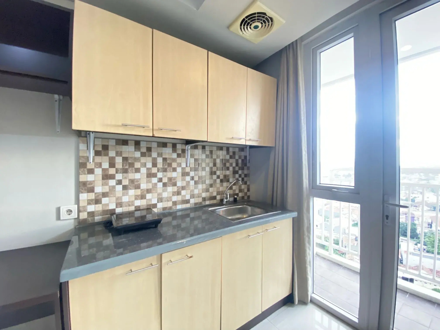 Private And Spacious Studio Room At Skyland City Jatinangor