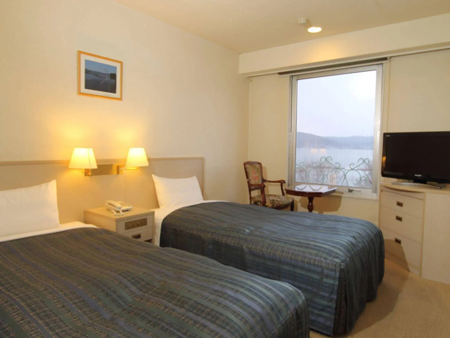 Suwa Lakeside Hotel