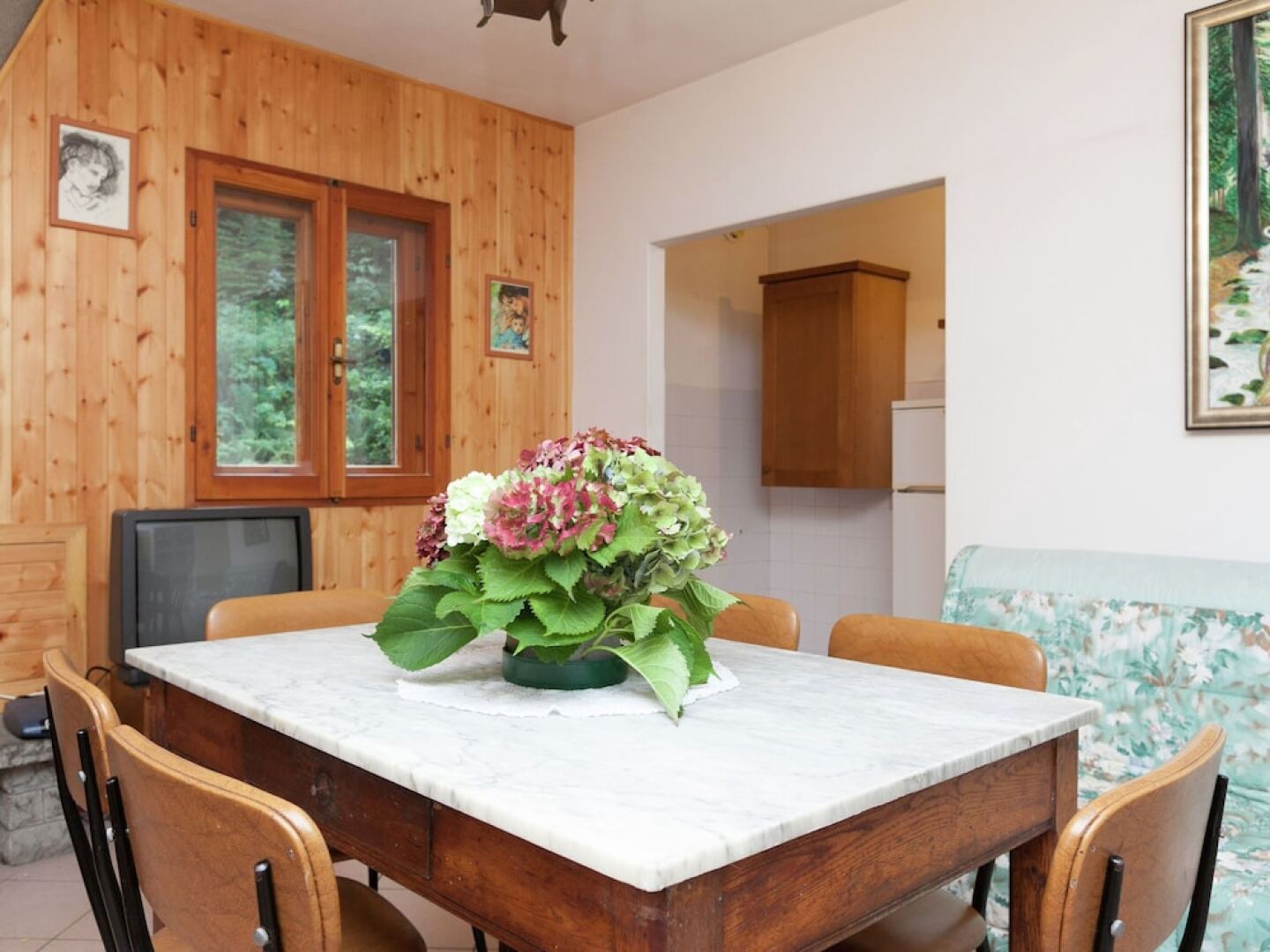 Comfy Holiday Home With Fireplace, Garden Furniture,barbecue