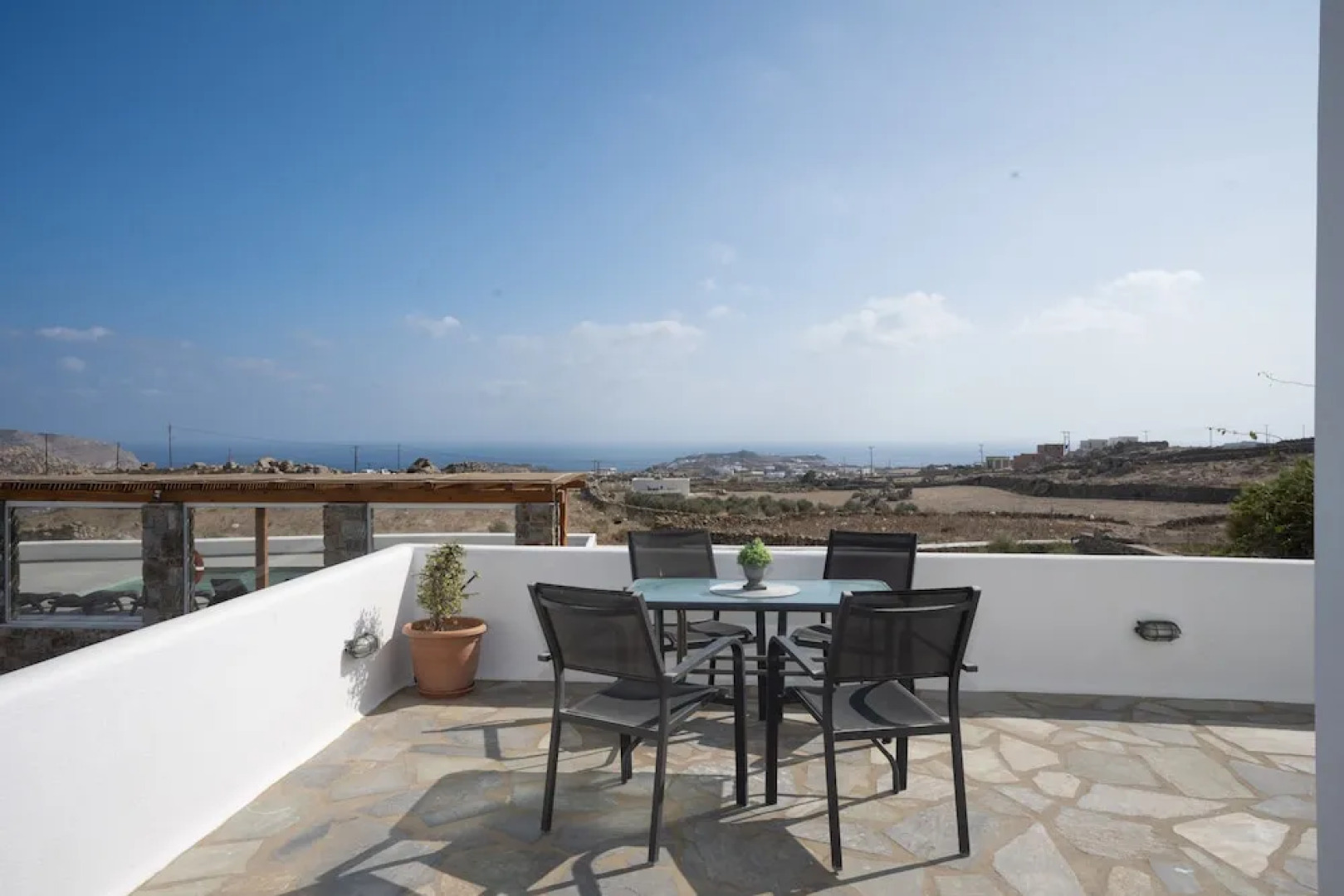 1 Bd Emerald Apt w Sparkling Shared Pool