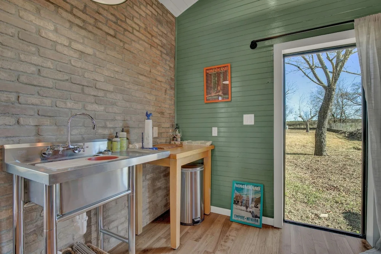 Luxury Cabin-right Across From Albert Dance Hall!