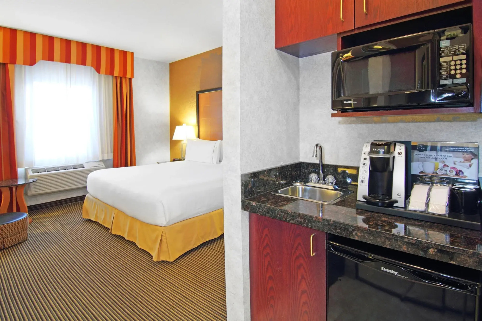 Holiday Inn Express Hotel & Suites Calgary S-Macleod Trail S by IHG