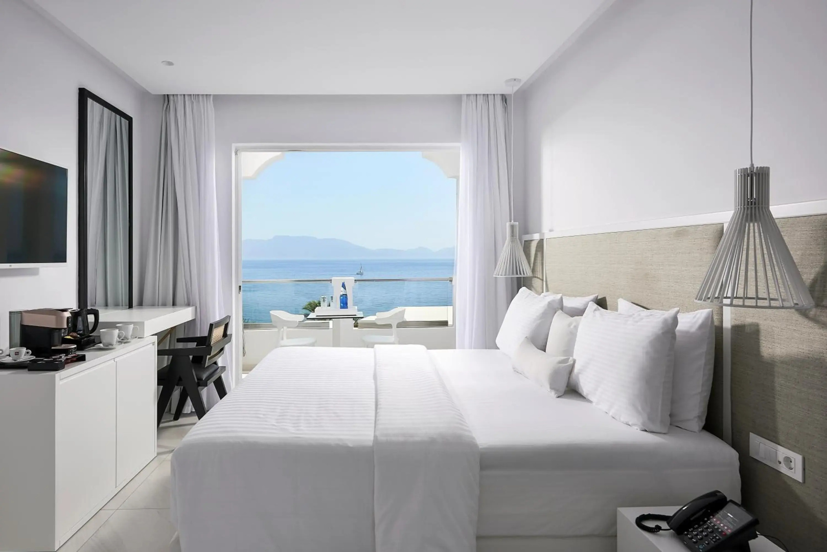 Dimitra Beach Hotel & Suites