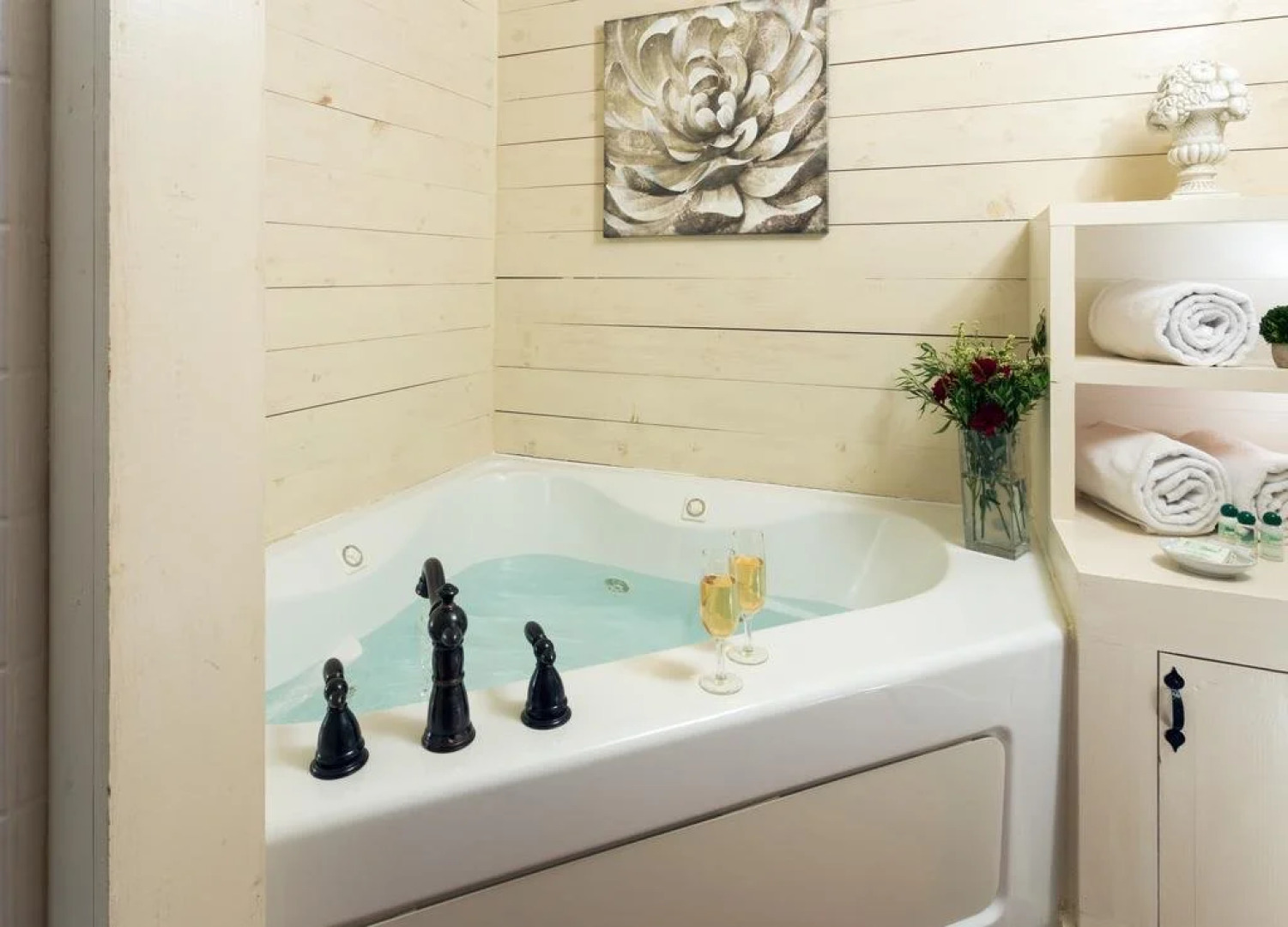 Glen-Ella Springs Hotel & Restaurant