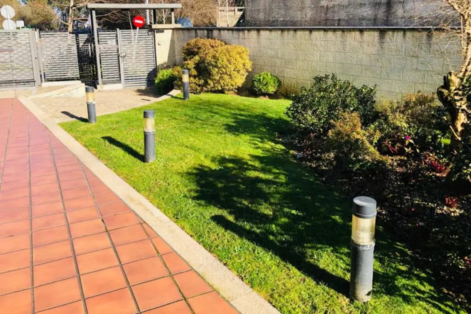 Apartamento con piscina y terraza al lado de la playa