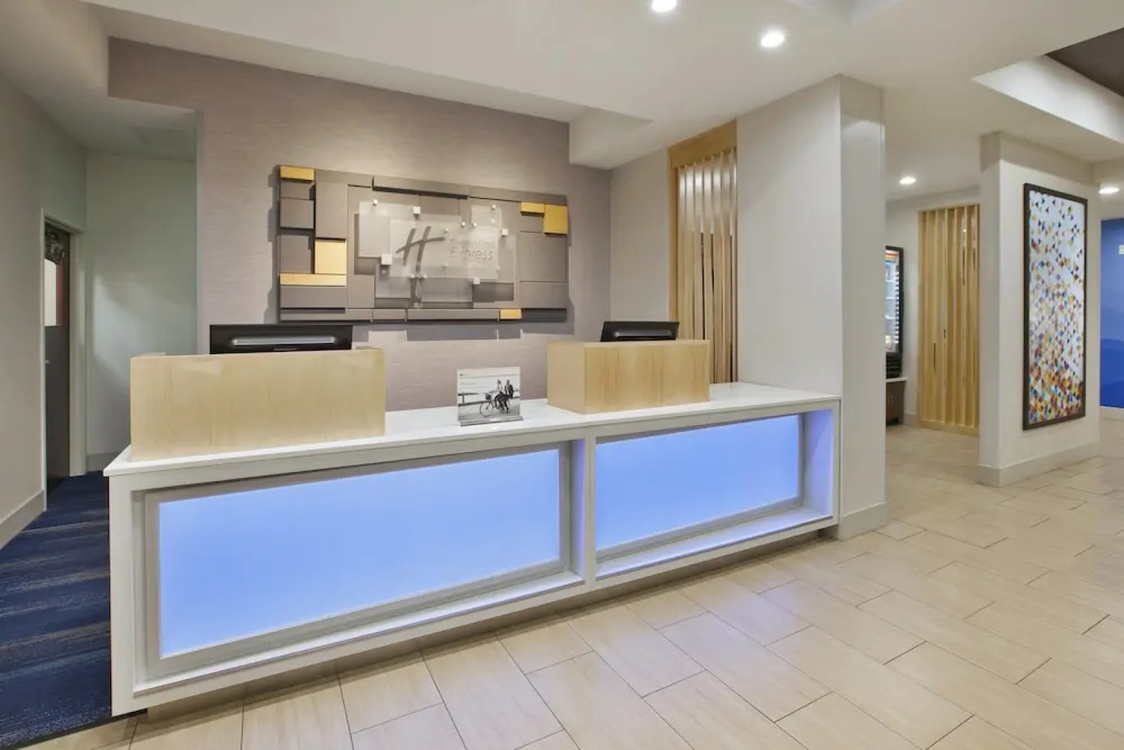 Holiday Inn Express & Suites Niles
