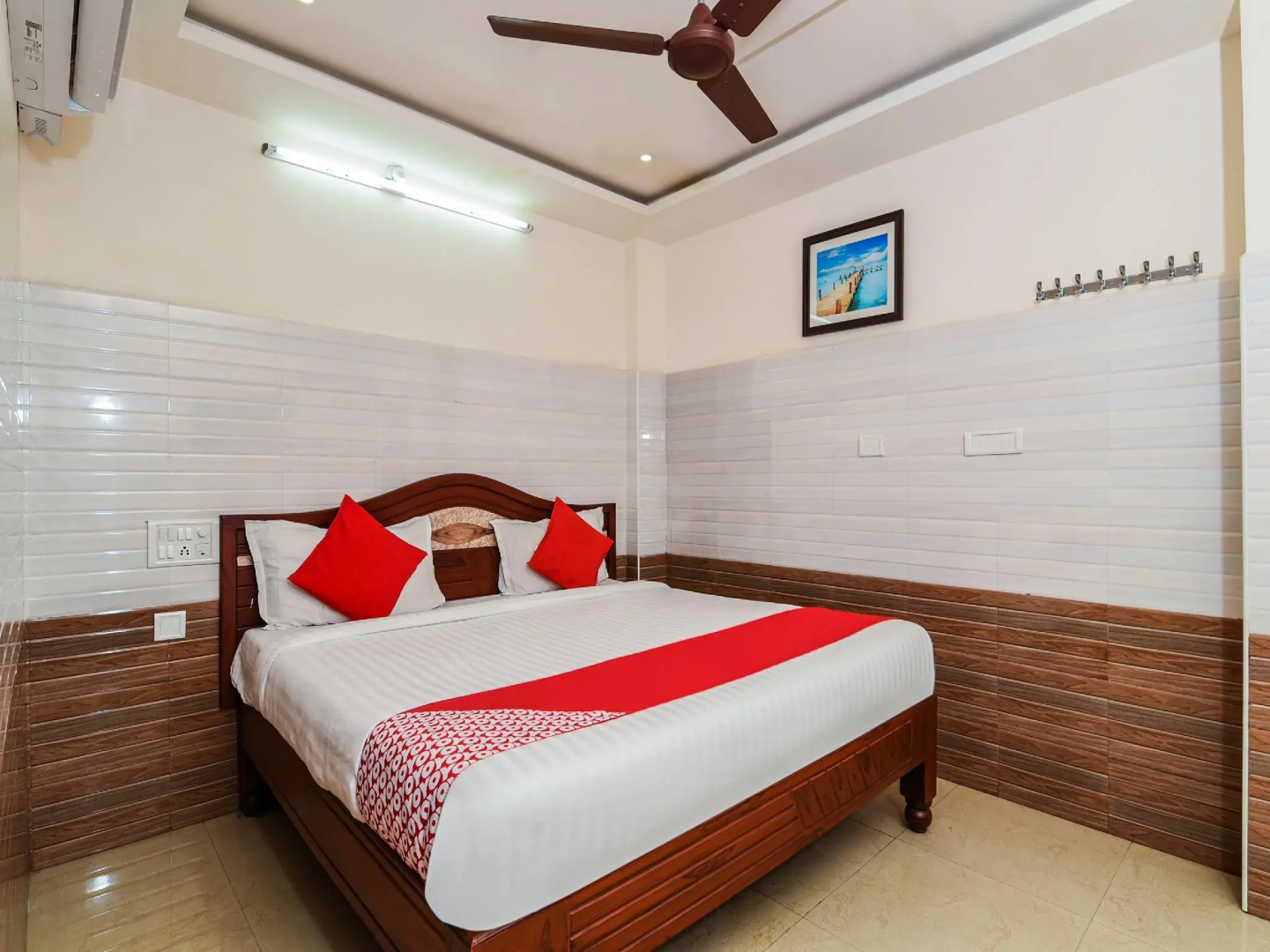 OYO 38595 Varsha Grand Residence
