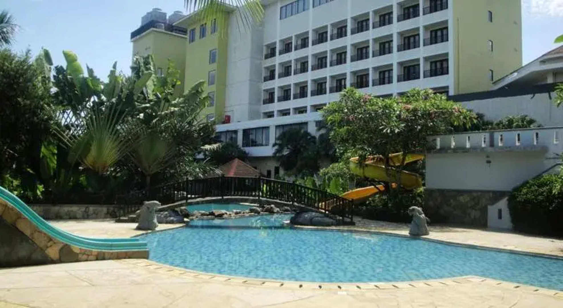 Sutanraja Hotel Convention & Recreation