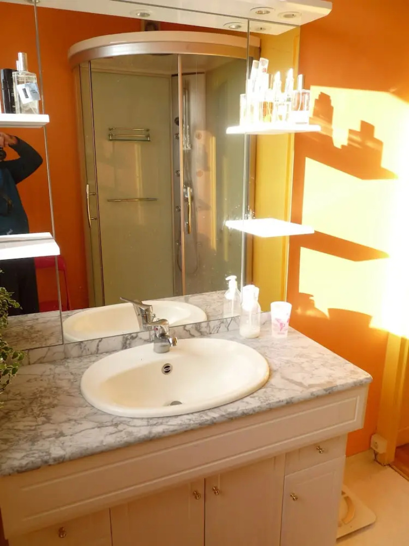 Chambre Rouge et Vin Blanc