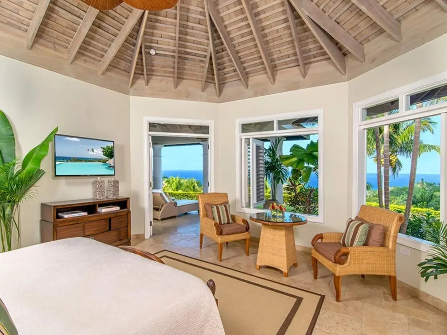 Sunny Vacation Villa 18