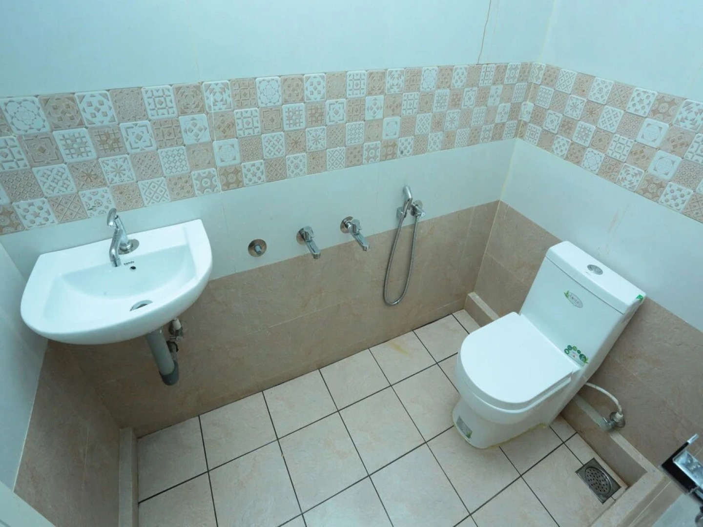 OYO 16417 Zahir Residency