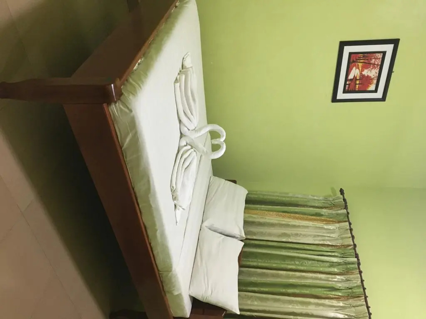 Pra-Tna Guest House and Coffee