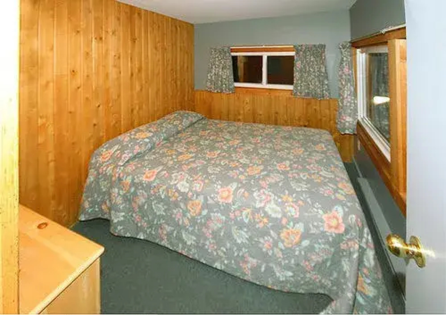 Spectacle Lake Lodge