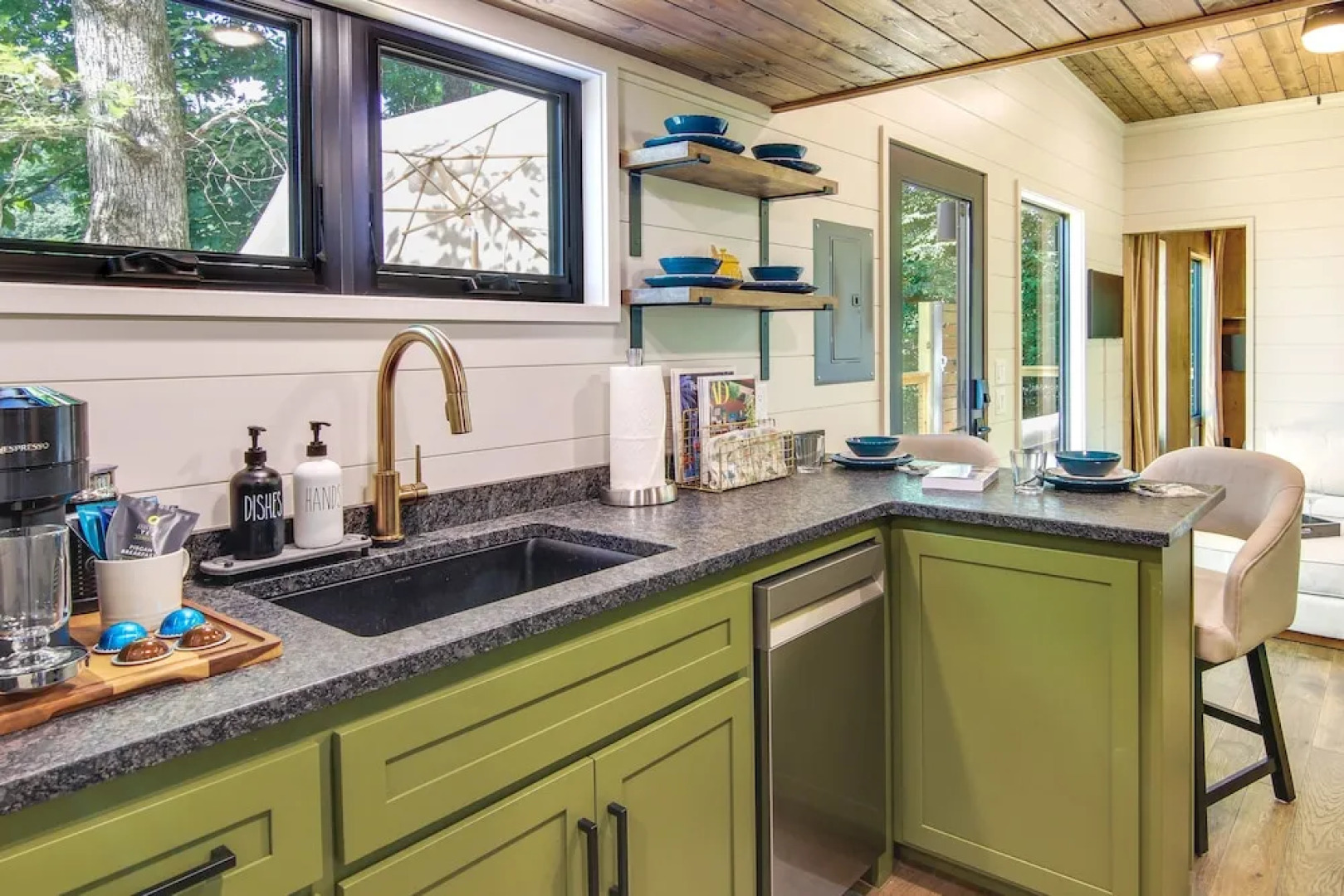 Upscale + Modern Tiny Cabin on Cane River!