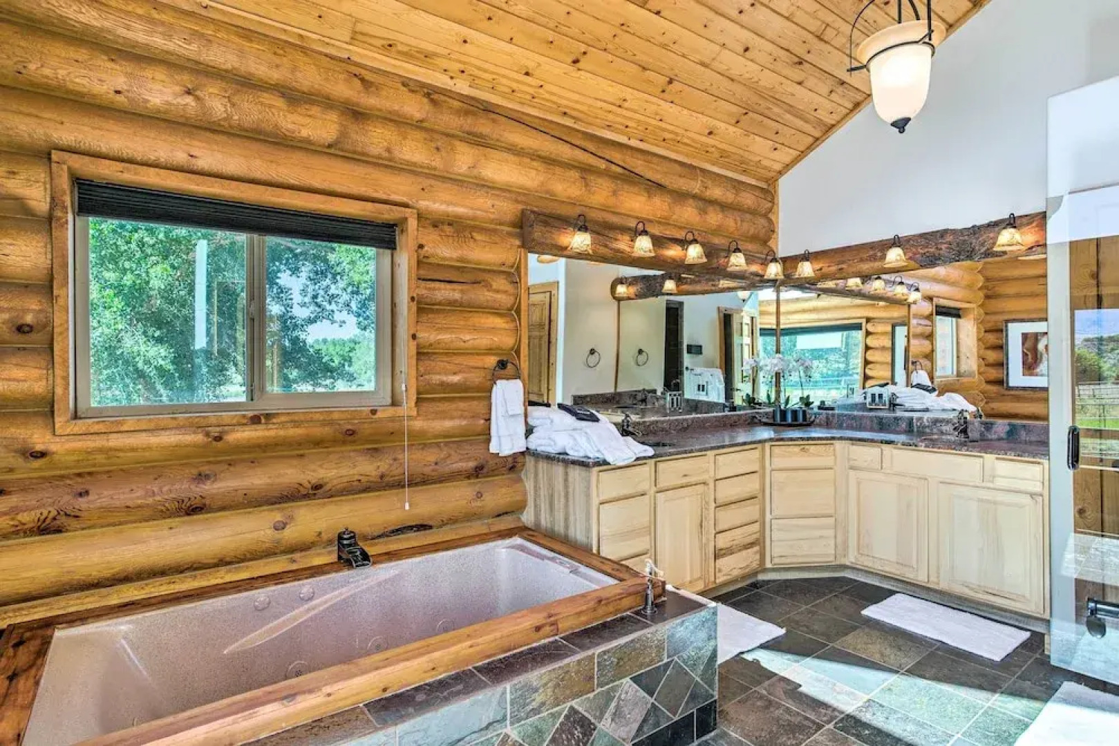 Clifton Retreat w/ Breathtaking Mt Backdrop!