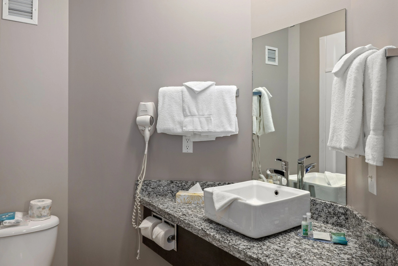 Home Inn Express - Medicine Hat