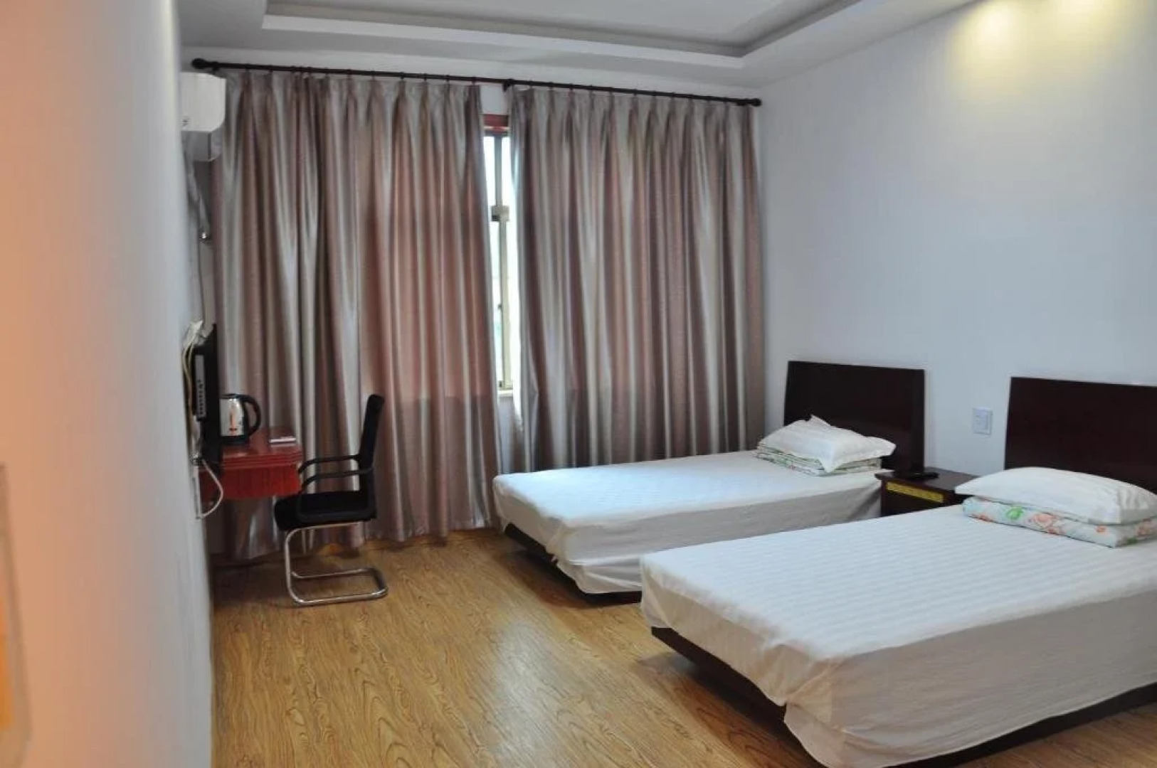 Tonglu Longyinju Hostel