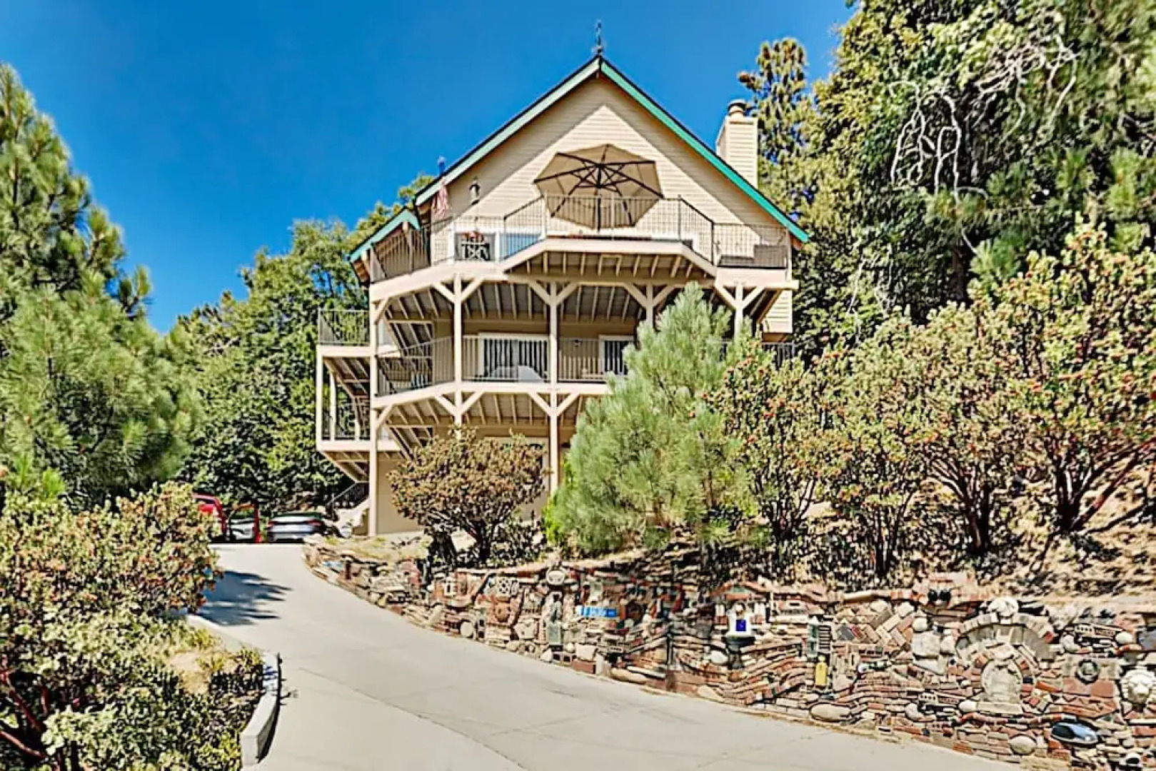 Bearfoot Lodge - Lake-view Escape W/ Private Decks 4 Bedroom Home