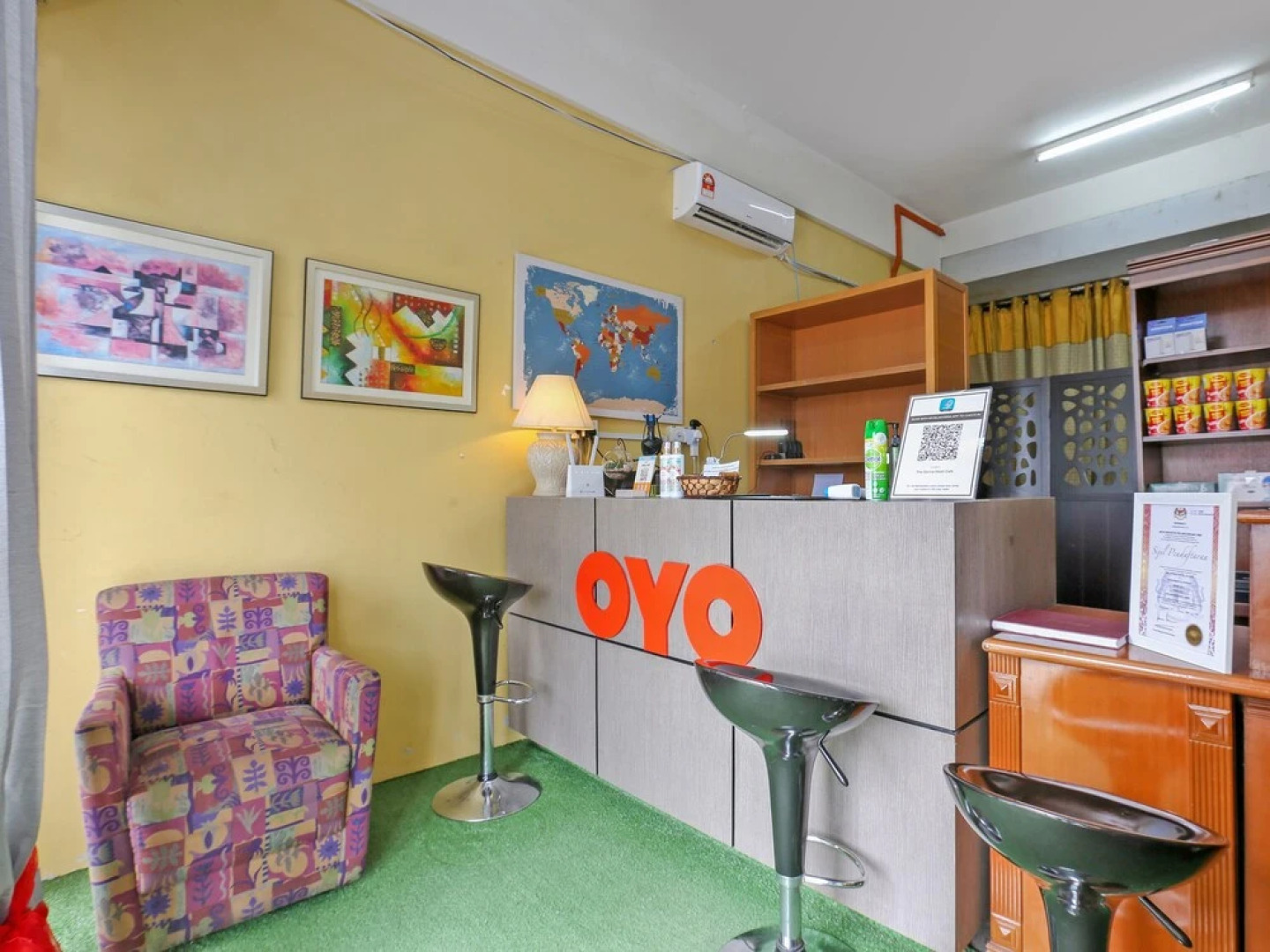 The Sarina Hotel & Cafe by OYO Rooms