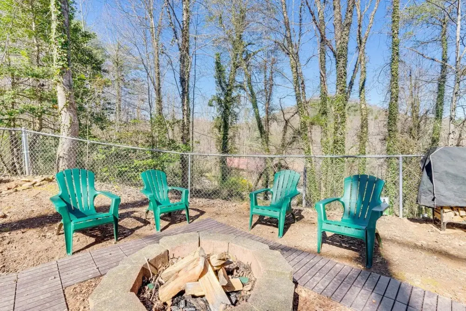 Pet-friendly Hiawassee Cabin w/ Lake Views & Sauna