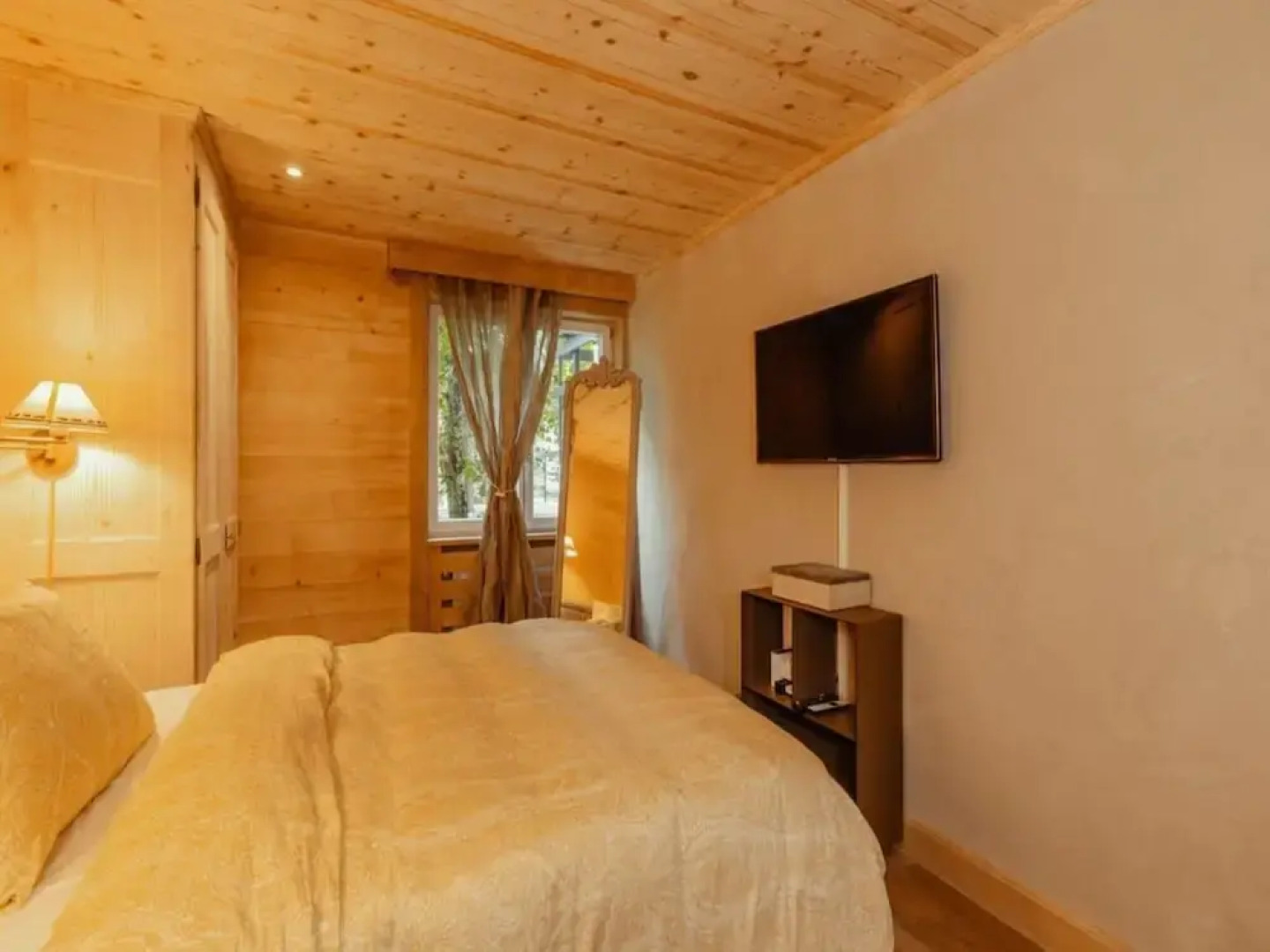 Lush Apartment With Terrace Views