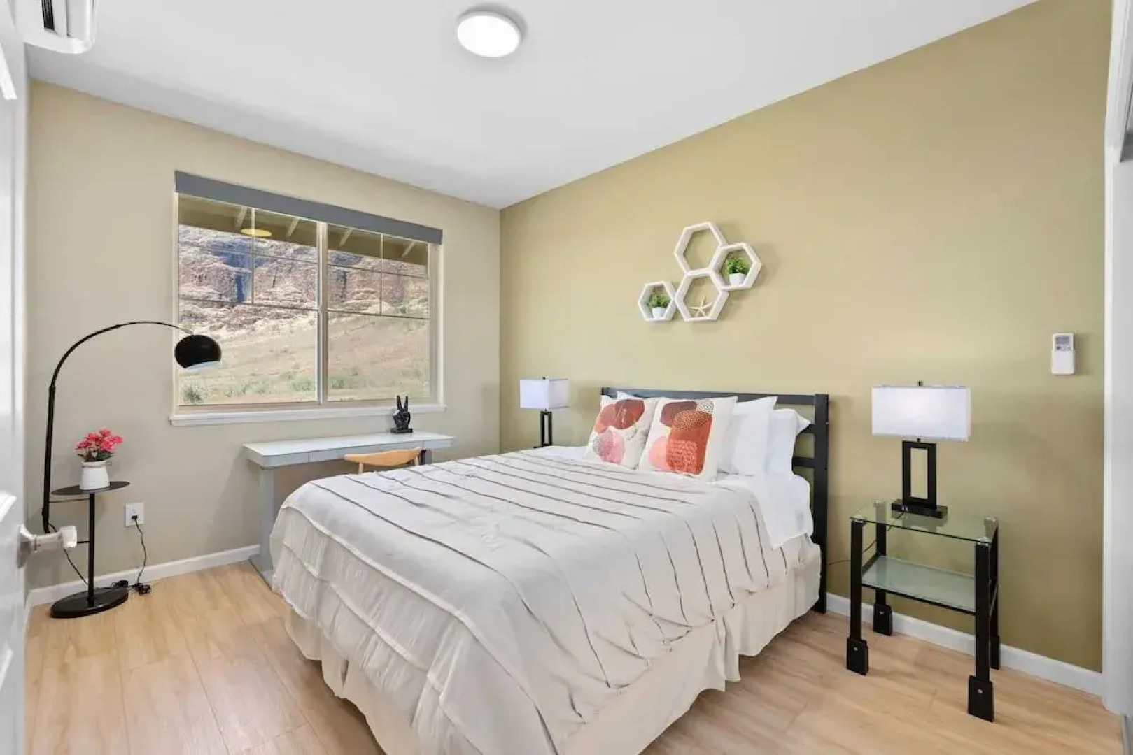 Sleeps 16, 2 Homes Ocean Views, Shared Pool + Gym, Near the Beach Avantstay