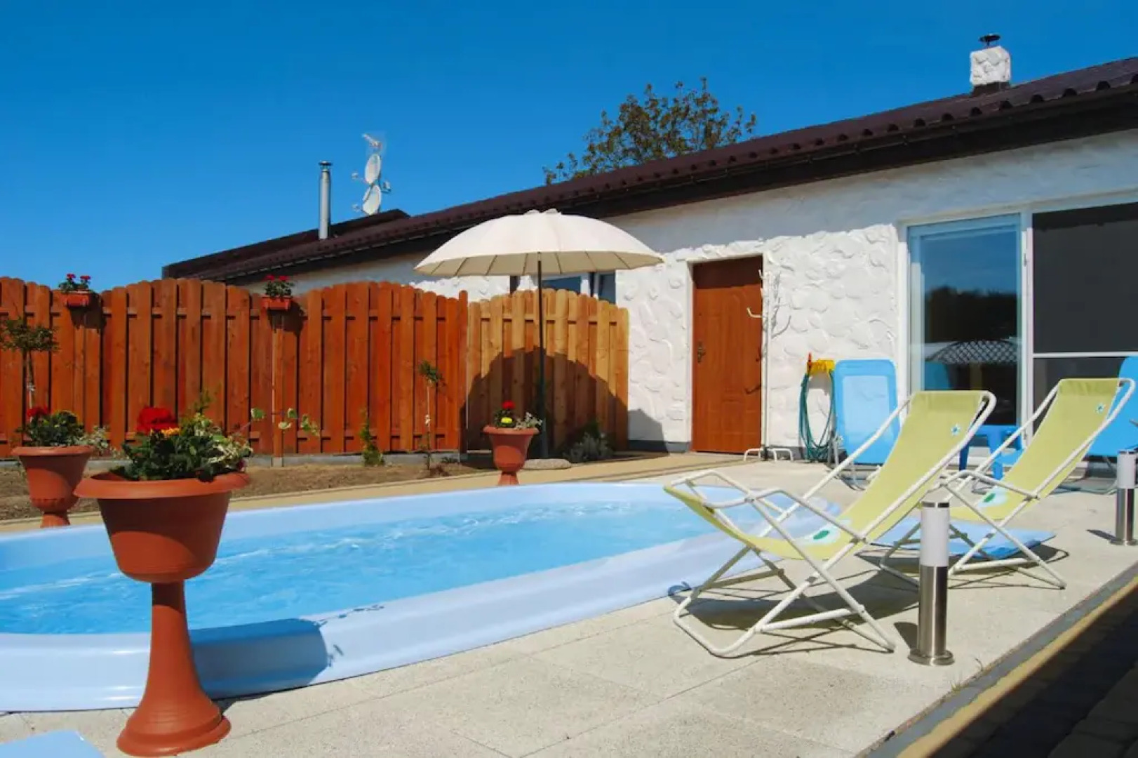 Terraced House With Pool and Sauna, Sieciemin