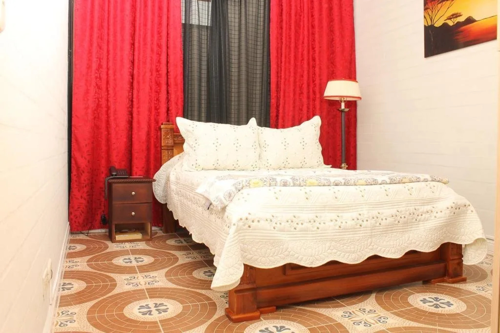 Hollywood Paradise Hotel